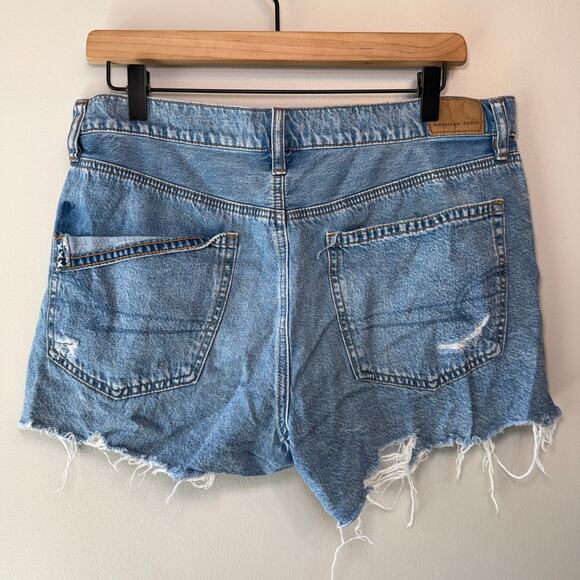 American Eagle Women's Raw Hem Distressed Blue Jean Shorts Size 12 - Picture 4 of 5